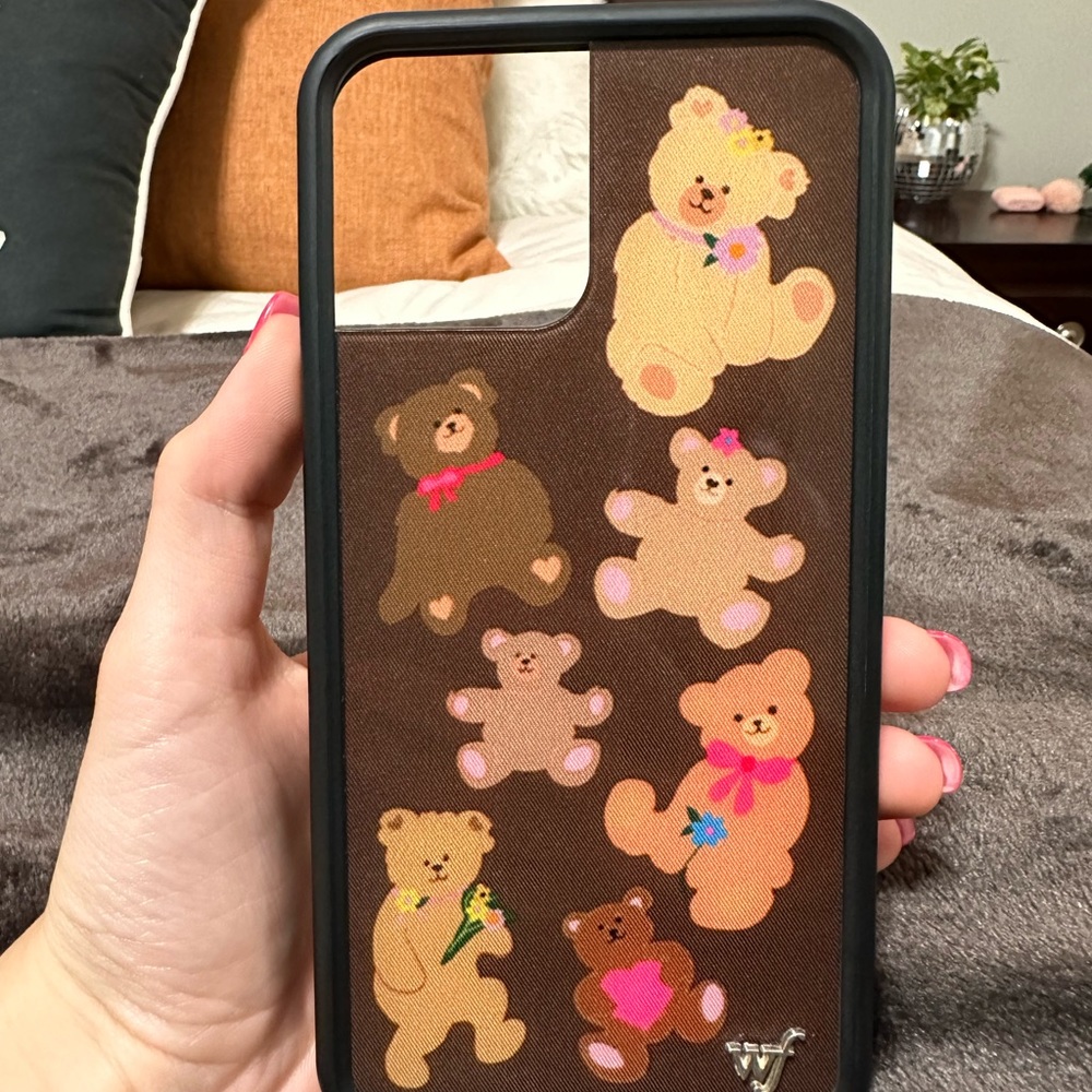 12 Pro Max Wild Flower bear case